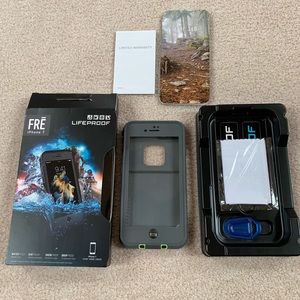 iPhone 7 life proof fre phone case